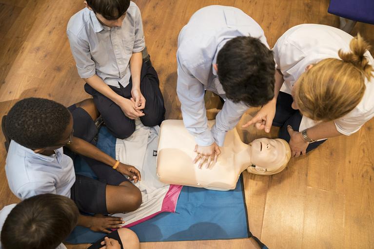 FC Reanimación cardiopulmonar para escuelas