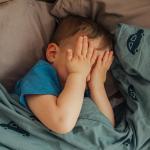 Com saber si el teu fill sofreix insomni infantil