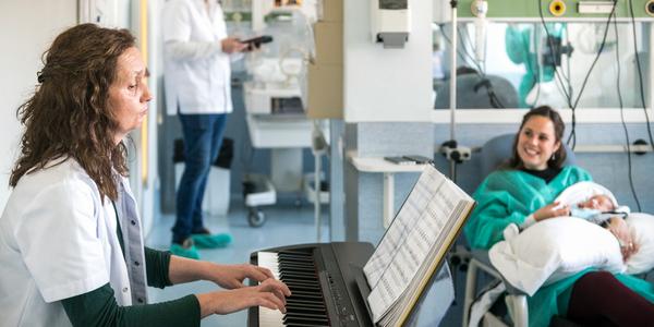 Musicoterapia per a neonats
